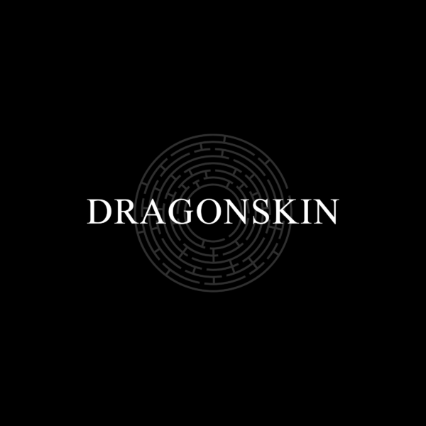 Dragonskin — Indices Parfums, visuel typographique sur fond noir.
