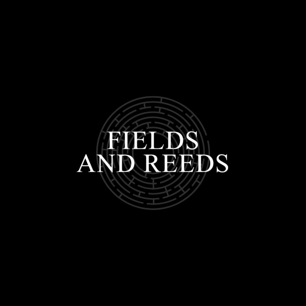 Fields and Reeds — Indices Parfums, visuel typographique sur fond noir.