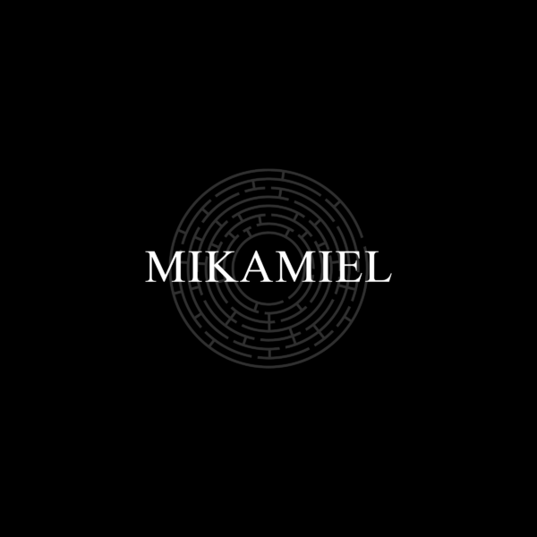 Mikamiel — Indices Parfums, visuel typographique sur fond noir.